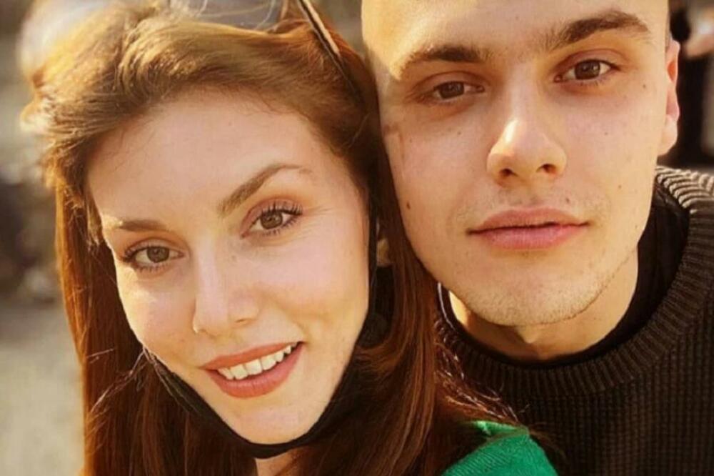 NAJVESELIJA NA SVADBI! Ovo je ROĐENA SESTRA Tamare i Miodraga Dragičevića,POPELA SE NA STOLICU kad je čula TRUBAČE!