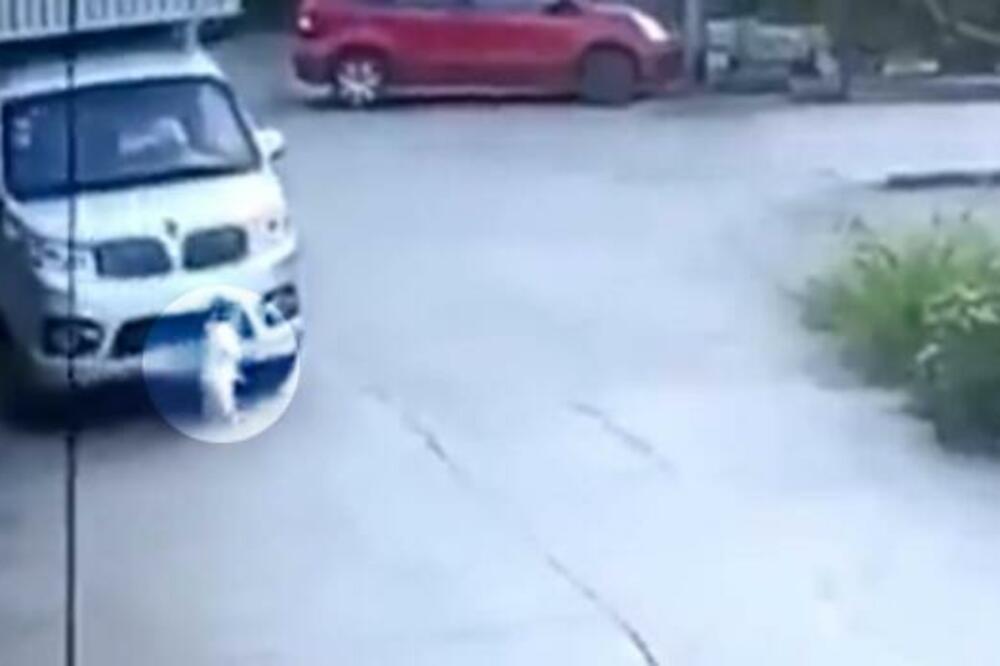 KAMION PREŠAO PREKO DEČAKA: Horor VIDEO zbog kog se ledi krv u žilama, a drugi ugao otkriva kako je PREŽIVEO!