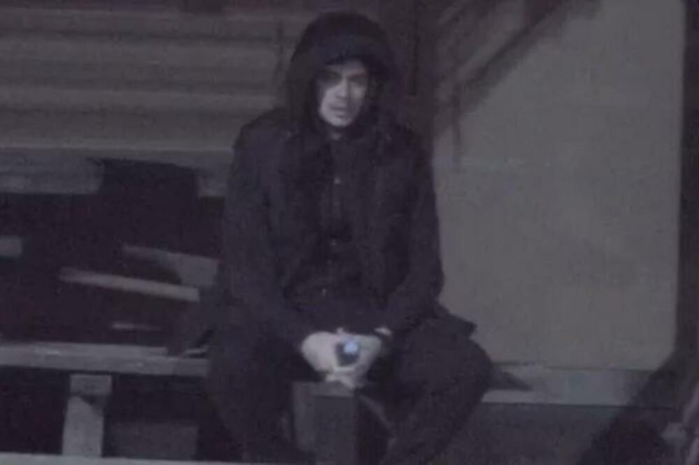 SVAKI STIH GAĐA GA U SRCE! DEJAN DUŠU ISPLAKAO U DVORIŠTU: Situacija sa Dalilom ga LOMI i IZJEDA iznutra! (VIDEO)