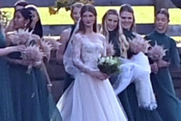 SLIKE ĆERKE BILA GEJTSA U VENČANICI OBIŠLE SVET! Sve pršti od luksuza, izgleda NESTVRANO na svadbi (FOTO)