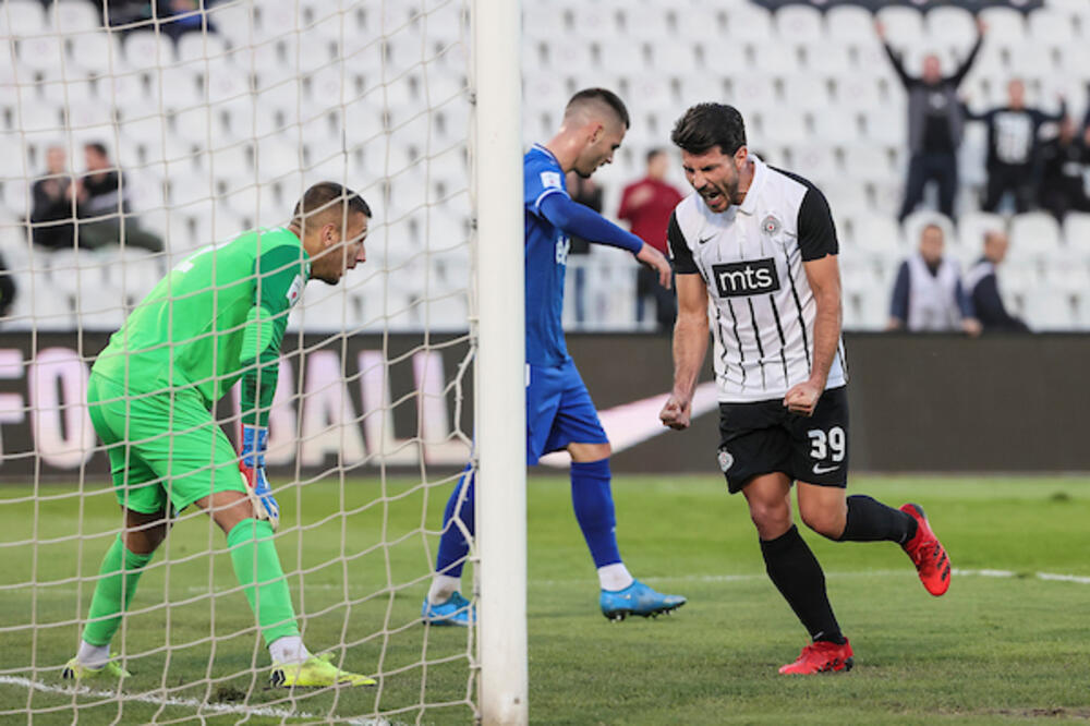 PARTIZAN NASTAVIO DA REĐA POBEDE U PRVENSTVU: U Beogradu je pala ekipa Radnika (FOTO)