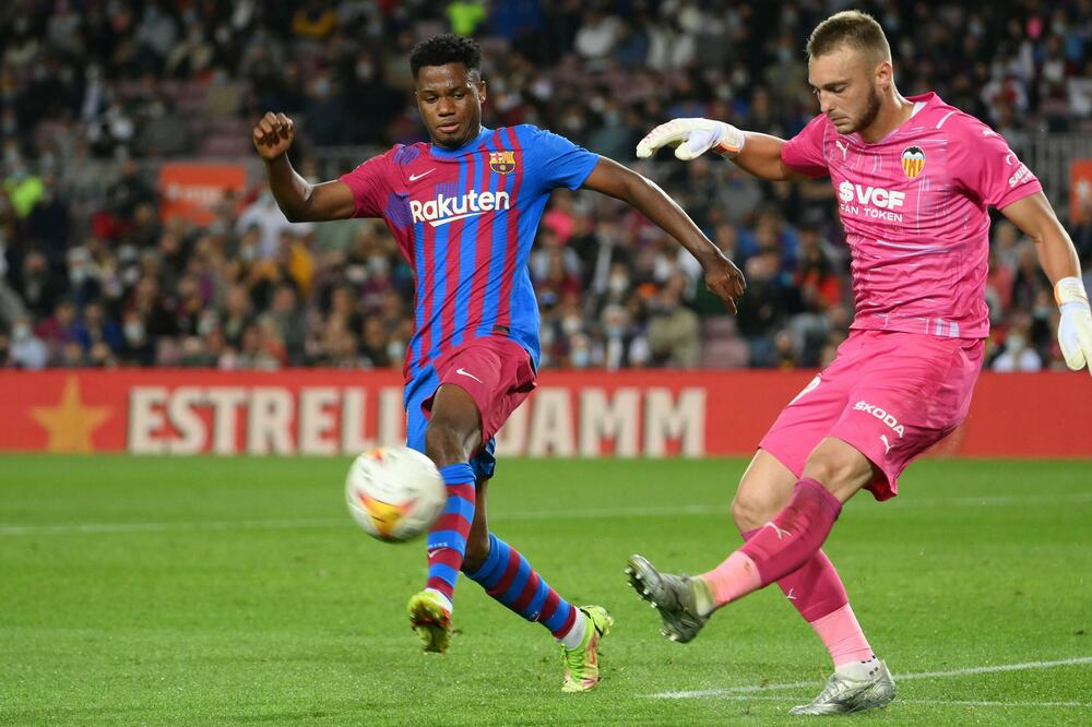 BARSELONI PRIJALA PAUZA U PRVENSTVU: Izabranici Ronalda Kumana posle preokreta savladali Valensiju (FOTO)