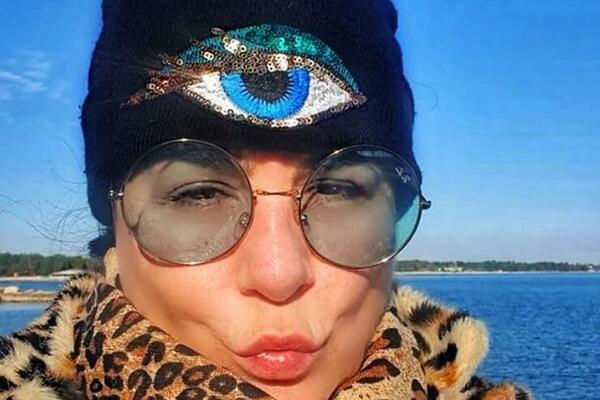 VOLELA ZABRANJENO VOĆE! PEVAČICA OSTALA FATALNA PO MUŠKI ROD: Bajaga joj PISAO PESME, bila sa OŽENJENIM FUDBALEROM!