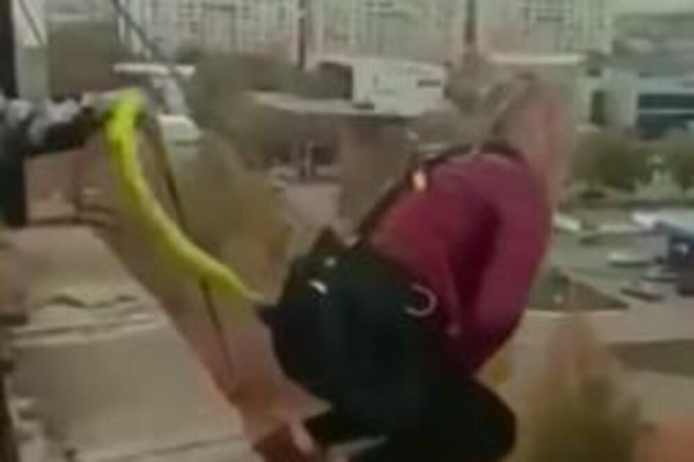 STRAVIČAN TRENUTAK: Majka 3 dece poginula izvodeći opasan SKOK, ogromnom brzinom udarila u TLO! (VIDEO)