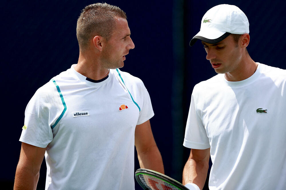 SJAJAN START TURNIRA U MOSKVI: Oduzeli rivalima po dva servisa u oba seta i ubedljivo ih pobedili za samo 46 minuta