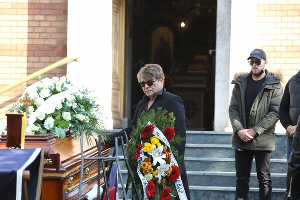 BJELOGRLIĆ ODRŽAO GOVOR NA SAHRANI MARKA ŽIVIĆA! Potresan prizor na Novom groblju (VIDEO)