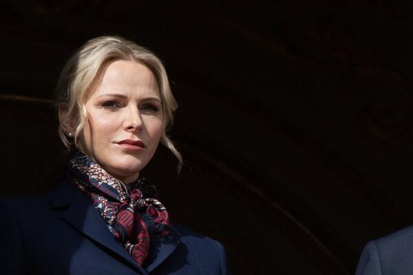 "MISLILI SMO DA JE NESTALA:" Konačno uslikana "NAJTUŽNIJA ŽENA NA SVETU",mnogi kažu da i pod MASKOM izgleda TUŽNO!