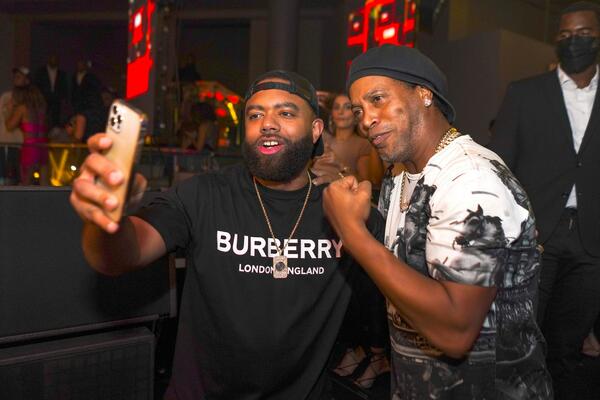 NAVIJAČI BARSELONE GNEVNI NA RONALDINJA: Razlog - opet Pari Sen Žermen!