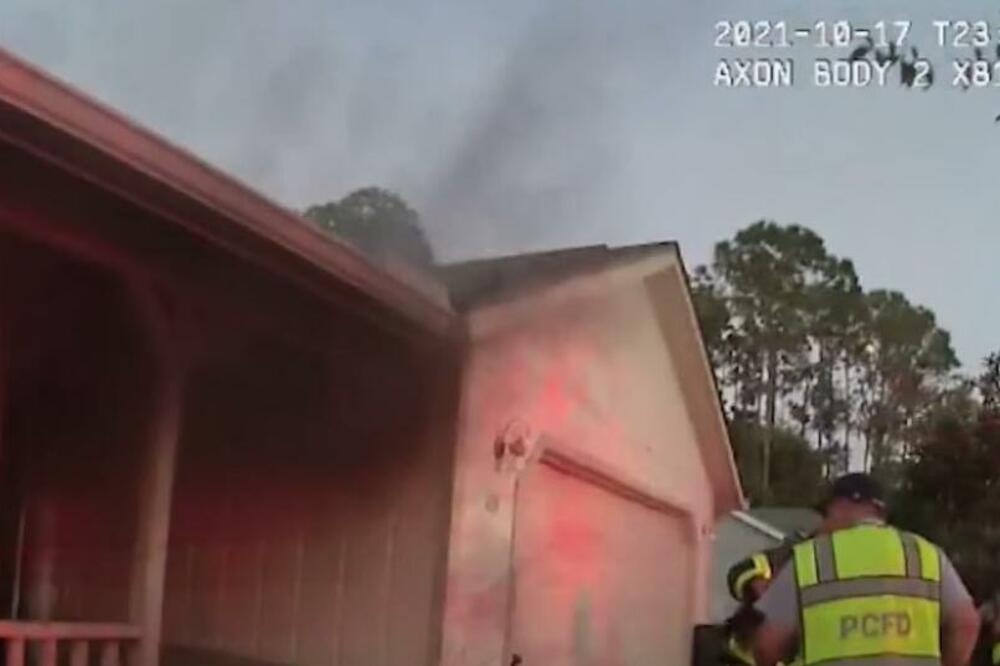 POLICAJAC SPASAO DEČAKA (3) OD SIGURNE SMRTI: Uleteo u kuću i rekao - "Zdravo druže, gde ti je mama?" (VIDEO)