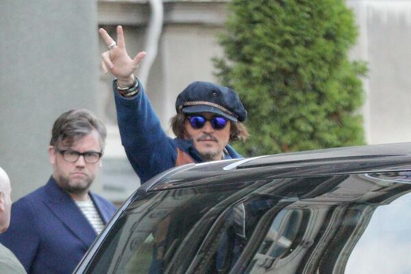 DŽONI DEP OTVORIO TIKTOK! Pazite samo koliko ga je ljudi ZAPRATILO