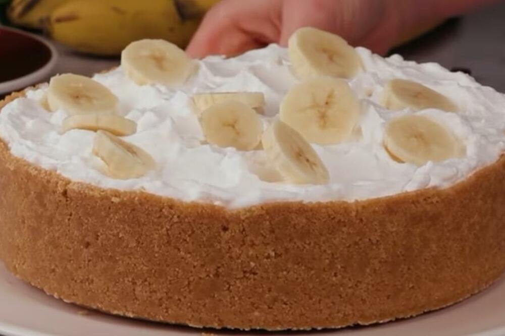 UKUSNA POSLASTICA ZA SAMO 20 MINUTA: Recept za tortu od banane koja se ne peče (VIDEO)