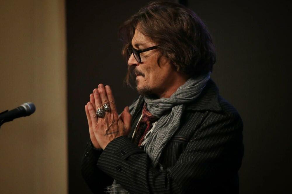 ĆERKA POZNATOG GLUMICA IMA DEVOJKU: Sve objavila JAVNO, mreže se USIJALE