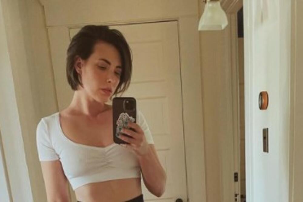 POLICIJA UPALA USRED SNIMANJA FILMA ZA ODRASLE: Poznata glumica morala da se SAKRIJE, PAZITE GDE! BILA JE GOLA