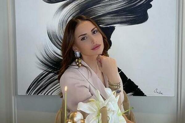 EMINI JAHOVIĆ JE OVA LEPOTICA SNAJKA: Pevačica je za nju URADILA BITNU STVAR, porodica joj je na PRVOM MESTU!(FOTO)