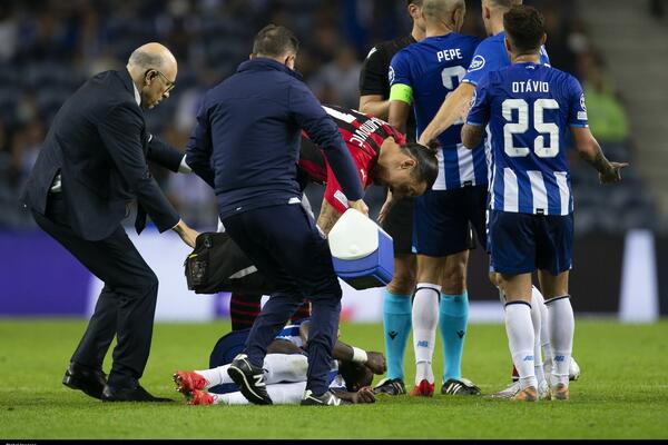 ZLATANOV MAJAGERI U GLAVU: Grizman je zbog sličnog starta dobio crveni, ali ne i Ibra! (VIDEO)