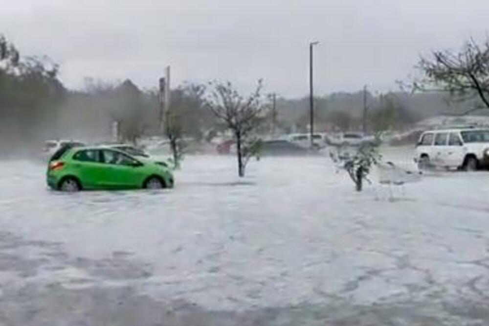 POGINULA ŽENA U NEVREMENU U GRČKOJ! Automobil joj odnela bujica