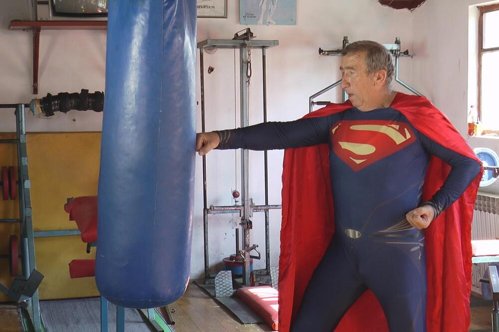 MILOVAN JE DIPLOMIRAO U OSMOJ DECENIJI ŽIVOTA: Zovu ga i UŽIČKI SUPERMEN, planira i master (FOTO)