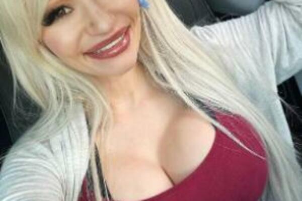 ONA JE ZVEZDA SAJTA ZA ODRASLE: To što je rekla o muškarcima KOJI MALO ZARAĐUJU ODJEKNULO, a tek o SPONZORISANJU...