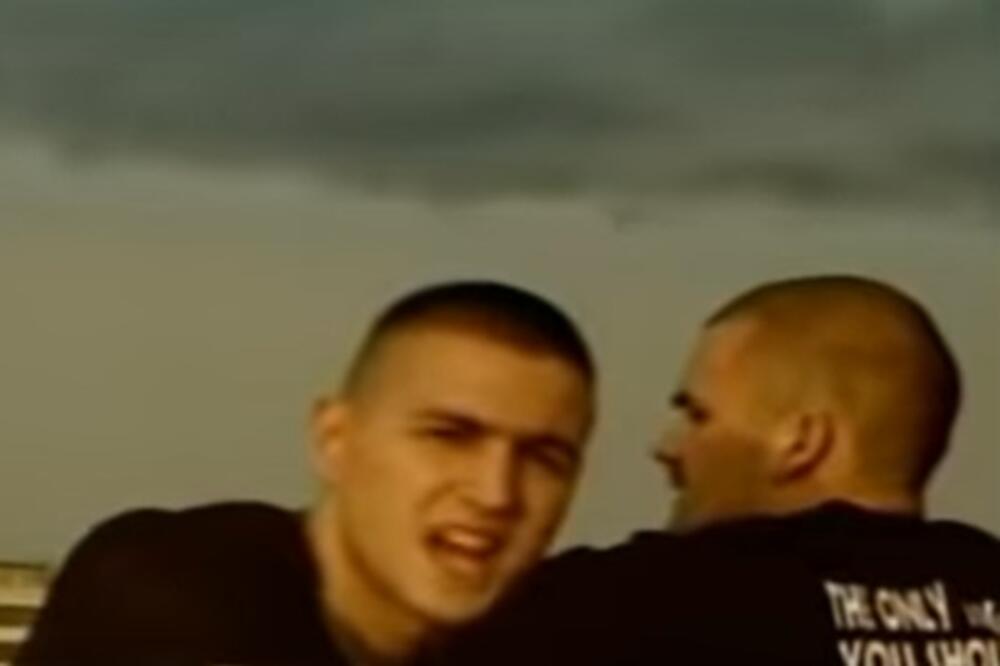 OVU TUŽNU PESMU ZNAJU SVI, PISANA BAŠ O OVOJ TRAGEDIJI IZ DEVEDESETIH! Ona je SKOČILA i PRIMILA METAK!