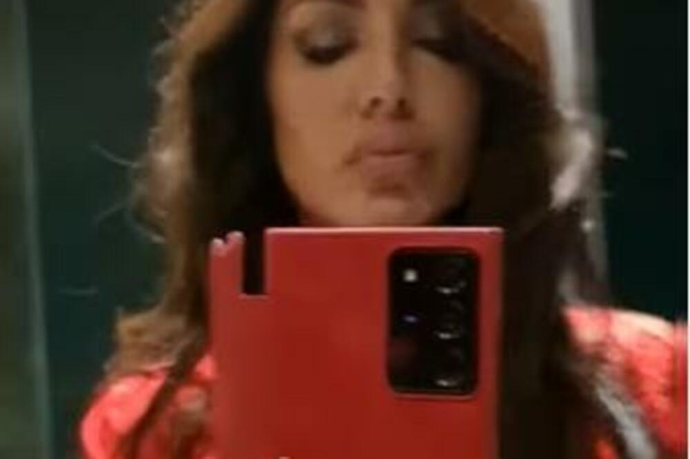 HALTERI I CRVENA SPAVAĆICA! POSLE "AFERE POLITIČAR" POJAVIO SE VRELI VIDEO TANJE SAVIĆ: Mreže GORE! (VIDEO)