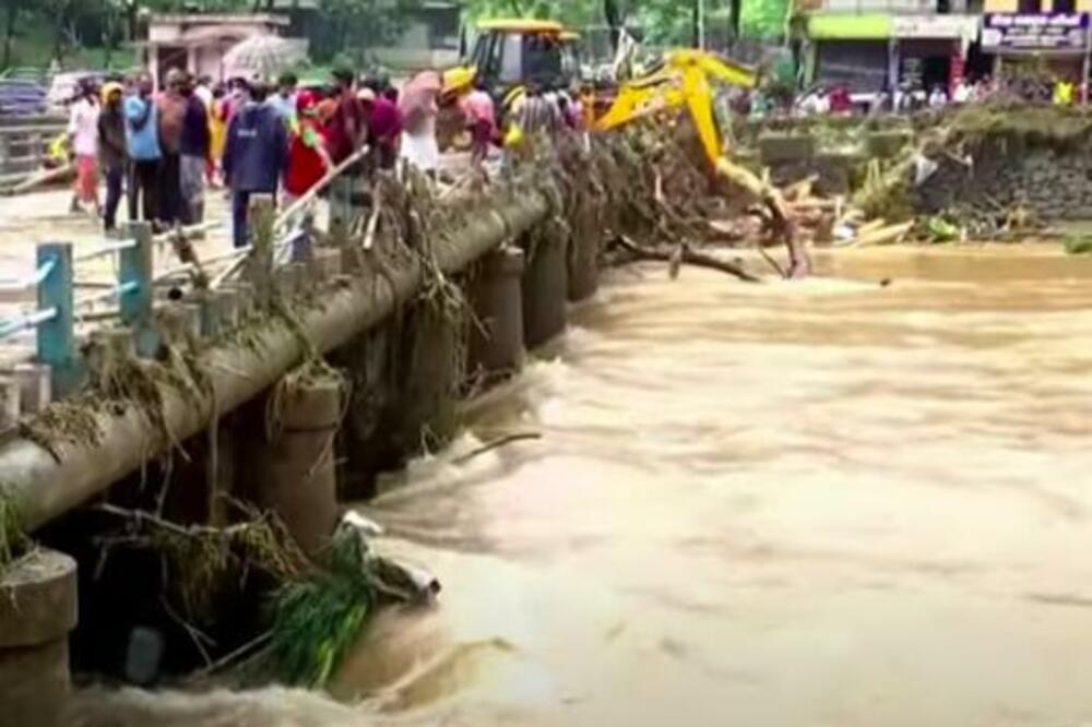 TRAGEDIJA: U Indiji i Nepalu poginulo više od 150 ljudi zbog poplava (VIDEO)