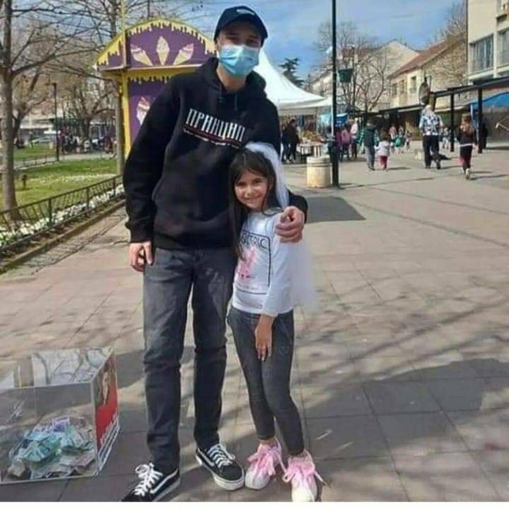 Dušan Jakšić, Humanitarni bazar