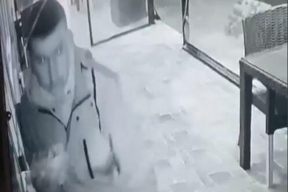 OVAJ DEČKO JE MRTAV LADAN UKRAO NOVČANIK SA STOLA U RESTORANU! Sve se desilo na BULEVARU, nije TREPNUO! (VIDEO)