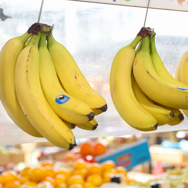 Na pijaci je kupio banane i odneo ih kući: Kada ih je pogledao malo bolje, odmah je morao da pozove policiju