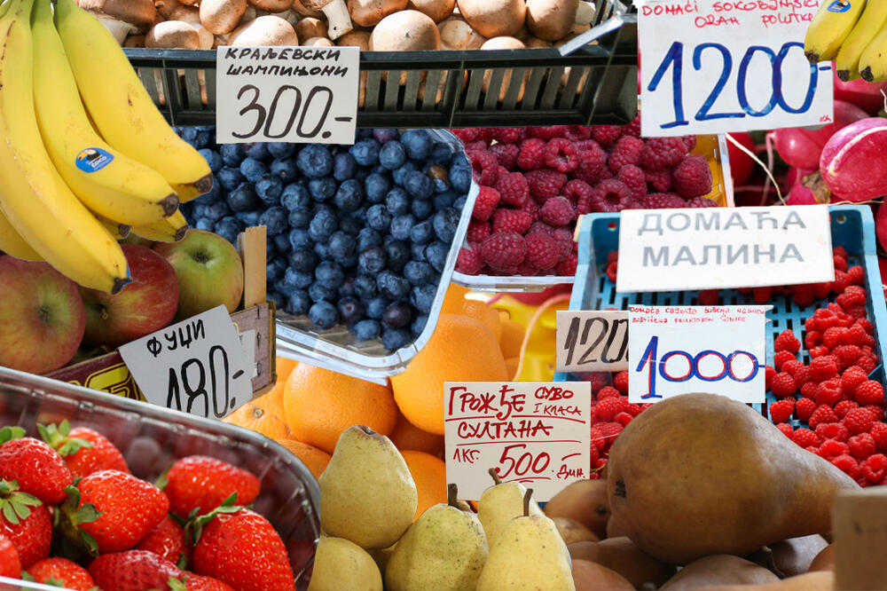 Voće u Srbiji poskupelo 30 odsto, stručnjak otkrio razlog! Šta god uhvatite, PAPRENO košta, a puno pesticida