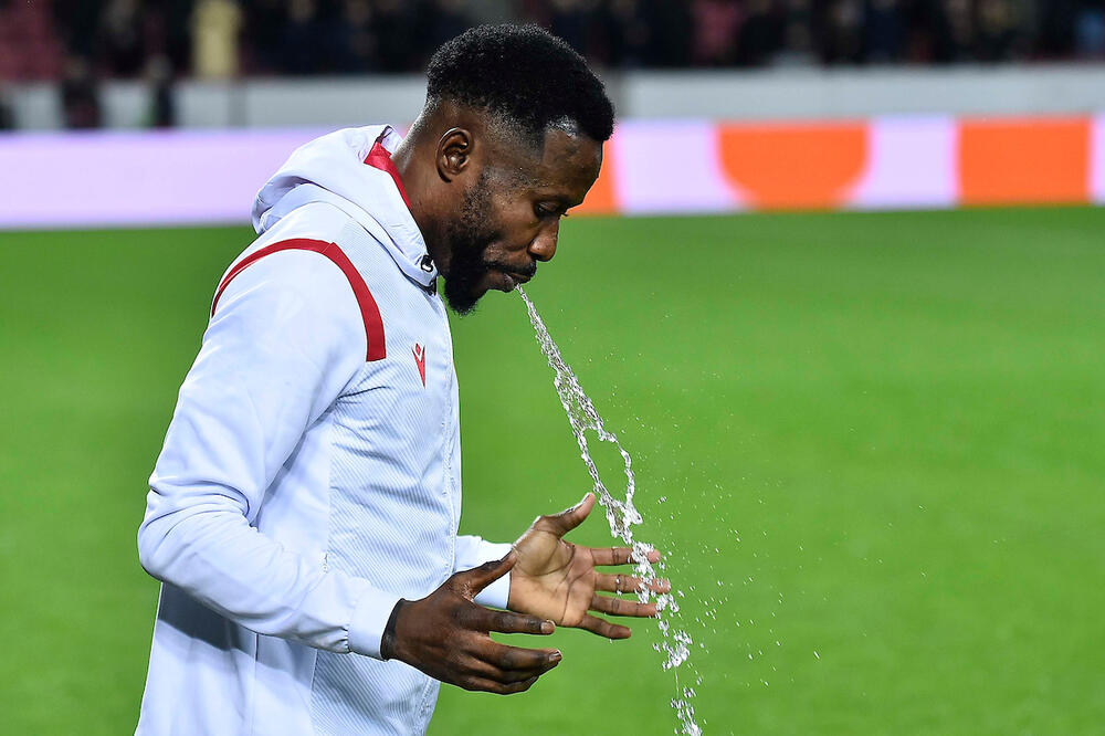 "KANGA JE TEŽAK MORON!" Legenda udarila na Zvezdinog fudbalera! (FOTO)