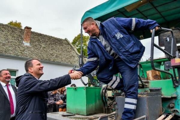 Mirović obišao radove na rekonstrukciji lokalnih puteva u opštini Sečanj