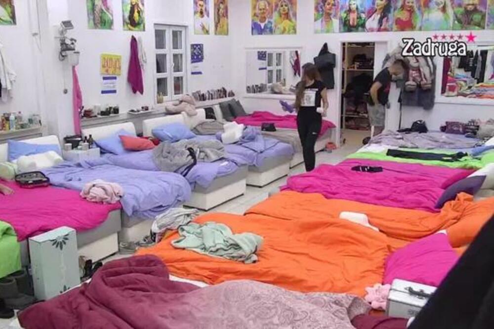 NAKON ŠTO JE CAR REKAO DA ĆE JE ČEKATI 10 MESECI, Dalila se našla sa ZAKONITIM MUŽEM u garderoberu: Zavladao MUK!