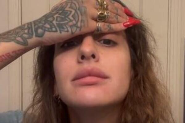 NIJE BILA ZADOVOLJNA SVOJIM OBRVAMA, PA JE URADILA NEŠTO SULUDO: Samo je pogoršala stvar (VIDEO)
