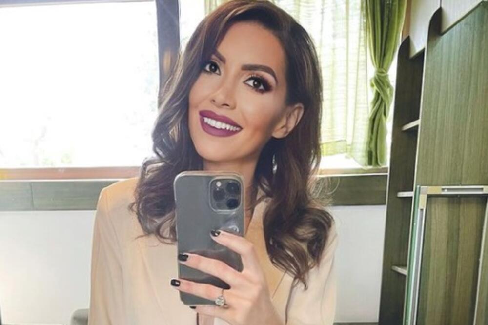 OVAKO FUNKCIONIŠU STVARI U PORODICI VODITELJKE: Od ćerke dobija oštre kritike, otkrila kako podnosi njene komentare