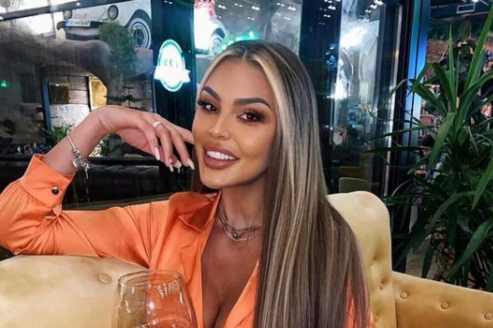 ISCURELA PRIVATNA FOTKA VODITELJKE PINKA: U krevetu sa VERENIKOM, a tek u kakvom su IZDANJU!