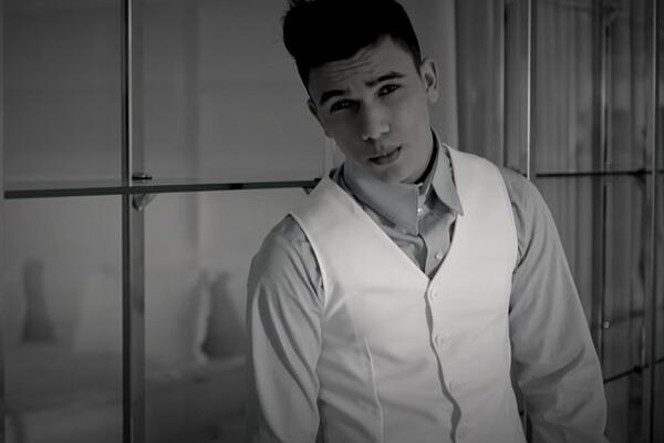 NAJGORE MOGUĆE VESTI SU SAOPŠTENE: Umro je mladi pevač (21), STRAVIČNO, kolege se opraštaju od njega