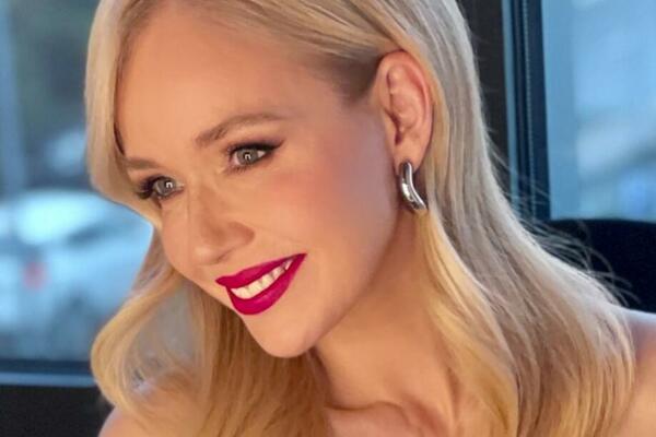 OBUČENA U LJUBAV! Jelena Rozga konačno u BELOM, fanovi podivljali: "IZGLEDAŠ KAO LUTKA"