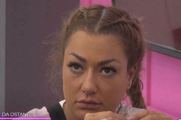 NEĆETE VEROVATI ZA ŠTA PROGANJAJU SANDRU REŠIĆ: Vlasnik kluba iz Nemačke je RASKRINKAO, ovo je SRAMOTNO!