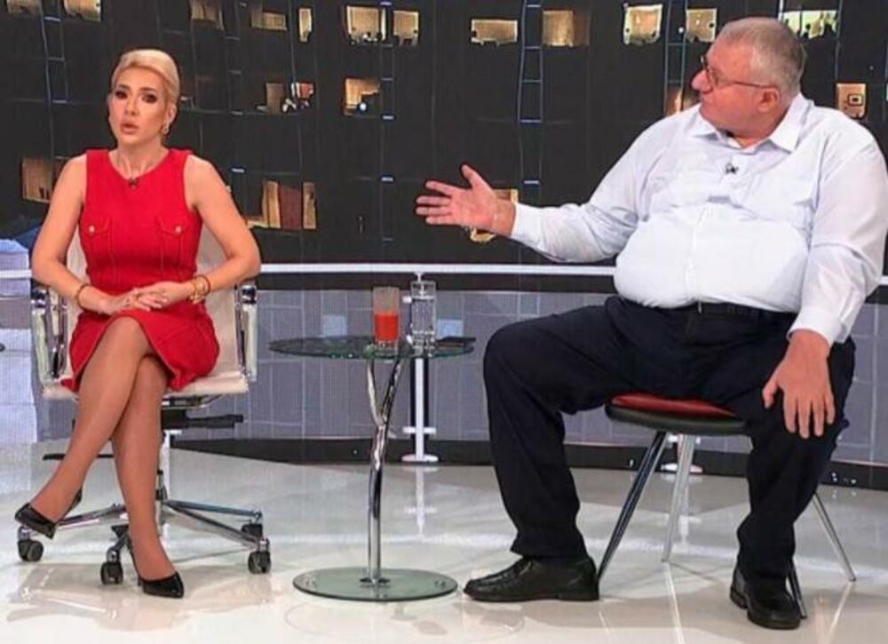 Hit Tvit, Jovana Jeremić, Vojislav Šešelj