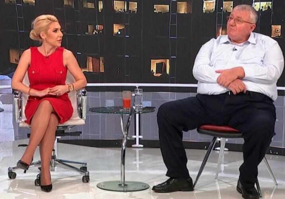 Hit Tvit, Jovana Jeremić, Vojislav Šešelj