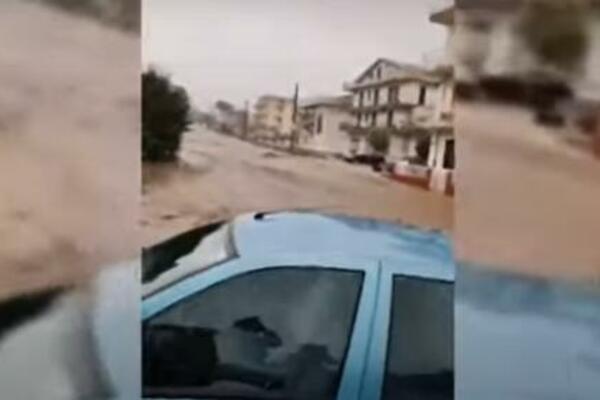 STRAVIČNO NEVREME POGODILO SICILIJU: Bujice tekle ulicama, NOSILE AUTOMOBILE! (VIDEO)