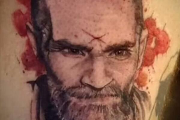 ISTETOVIRALI SE PEPELOM ČOVEKA KOJI JE BIO STRAH I TREPET 70-IH GODINA: Masovnog ubicu slave kao BOŽANSTVO! (FOTO)