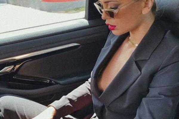 DOČEKANA KAO KRALJICA! RUŽE I ŠAMPANJAC ZA MILICU PAVLOVIĆ: Koliki ih je samo broj, svi polemišu o JEDNOM! (FOTO)