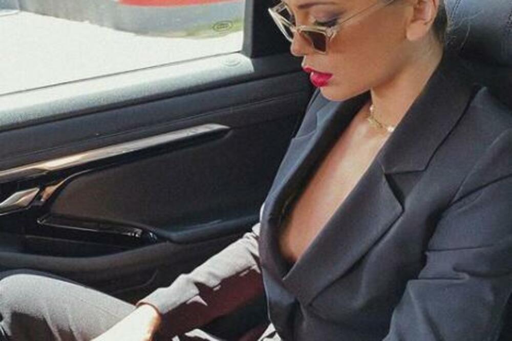 DOČEKANA KAO KRALJICA! RUŽE I ŠAMPANJAC ZA MILICU PAVLOVIĆ: Koliki ih je samo broj, svi polemišu o JEDNOM! (FOTO)