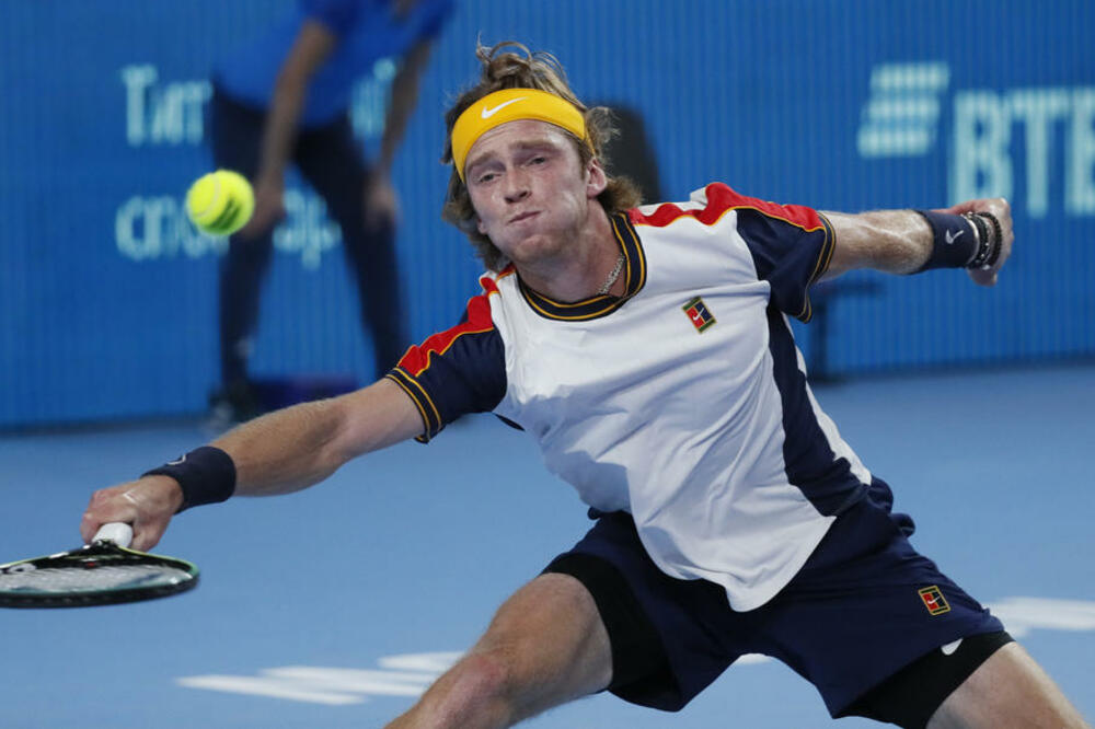 ĐOKOVIĆ DOBIO JOŠ JEDNOG RIVALA NA ZAVRŠNOM MASTERSU: Rus među 8 najboljih drugu godinu zaredom!