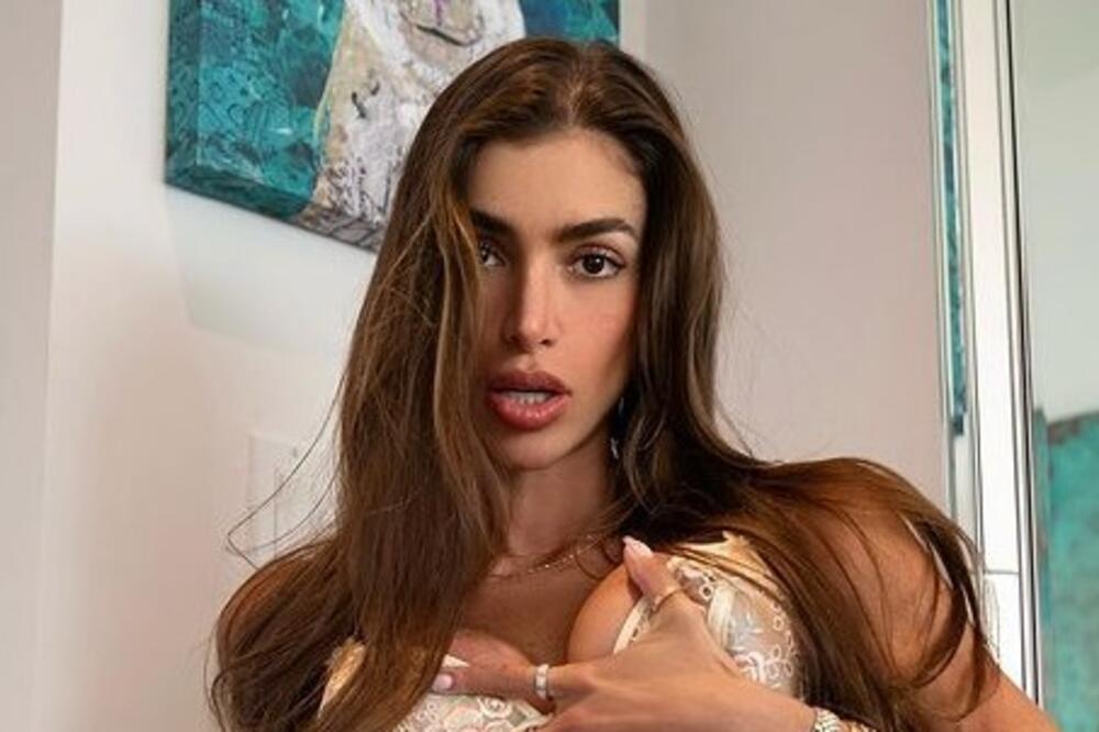 PERVERZIJA U 100 VERZIJA! Ova CICA će probuditi VAŠU VRELU FANTAZIJU - zategnuta zadnjica ISPALA SKROZ! (FOTO)