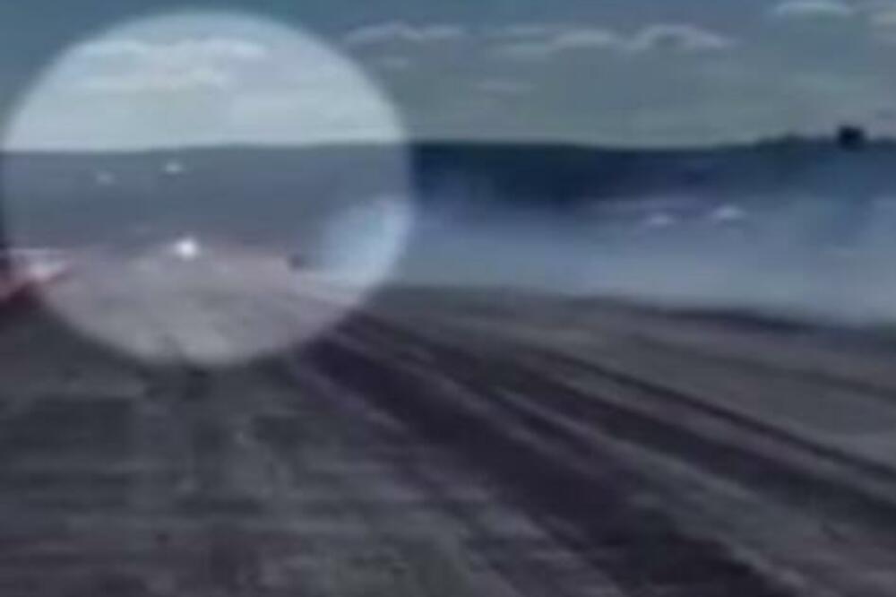 DVOJE DECE IZGUBILO ŽIVOT KADA JE AUTOMOBIL IZLETEO SA STAZE: Stravičan snimak nesreće na trkama ubrzanja! (VIDEO)