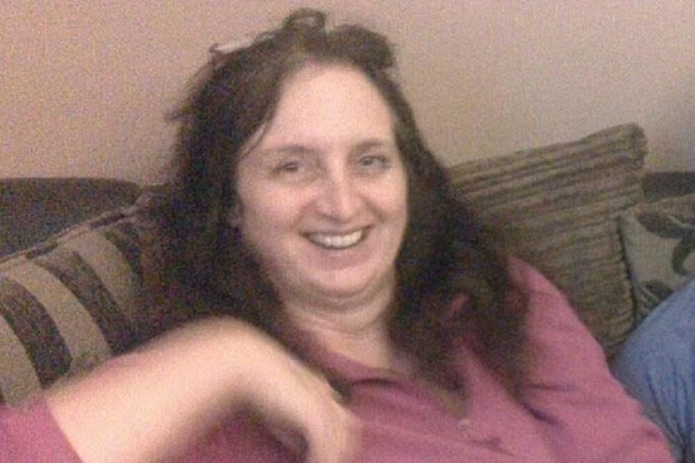 PRSKALA KOMŠIJE DEZINFEKCIONIM SREDSTVOM JER JU JE IZLUĐIVAO KAŠALJ: Zbog te odluke je GADNO ZAŽALILA!