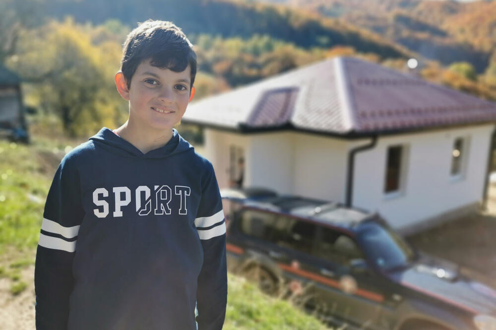 DRAGOSLAV (9) KOJI JE RASPLAKAO SRBIJU KONAČNO IMA KROV NAD GLAVOM I OSMEH NA LICU! A imao je samo jednu želju FOTO