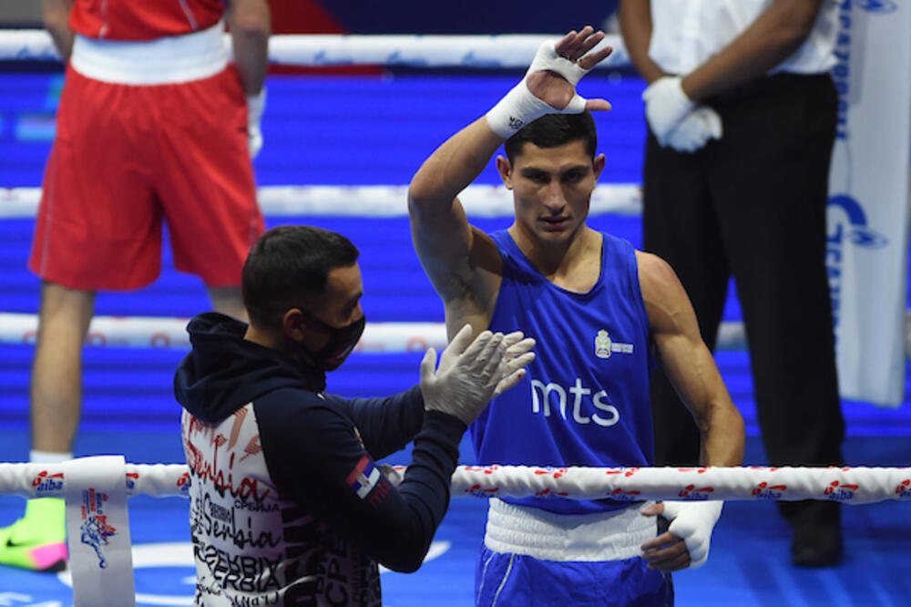 JEDNOGLASNOM ODLUKOM SUDIJA: Uspešan start Fjodorova na Svetskom prvenstvu (FOTO)